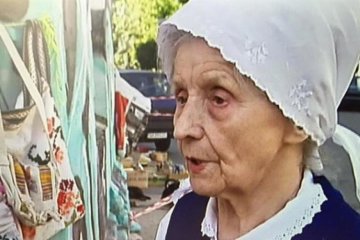 Пенсионерка перечисляет все заработанные деньги бойцам в АТО
