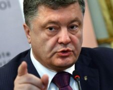 Президент отстранил двух обвиняемых во взятках председателей РГА