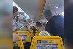 Двое мужчин подрались за место у окна и "остановили" самолет: конфликт вспыхнул за секунду