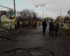 Мариупольцы призывают президента и премьера вмешаться в ситуацию с блокадой в Донбассе