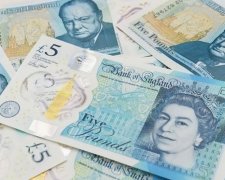 У Великобританії пластикові гроші прийшли на зміну паперовим