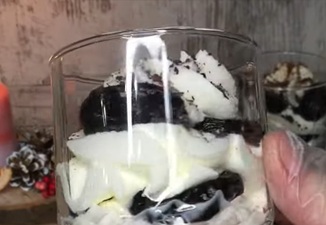 Десерт с черносливом, кадр из видео