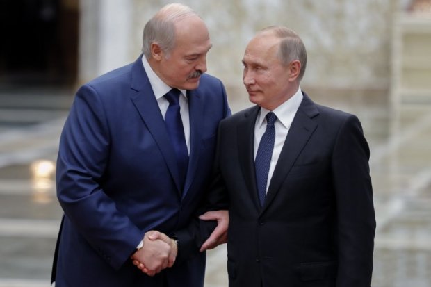 Лукашенко боїться отруїти Путіна: більше ніякої горілки та закуски