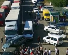 Україна тимчасово обмежила товарообіг з Кримом