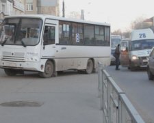 "Все включено" по-киевски: маршрутчик клеился к девушке и избил пассажира битой