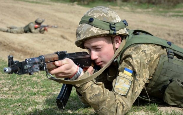 Украинские герои отбили десятки атак путинских наемников