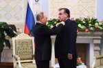 Президент Таджикистану помацав Путіна і показав йому свої кавуни