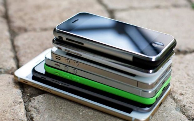 Эволюция iPhone от 1 до 7 поколения 