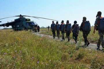 Одесские курсанты впервые десантировались на воду с вертолета (фото)