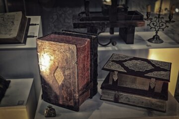 Книга пророчеств, фото из открытых источников
