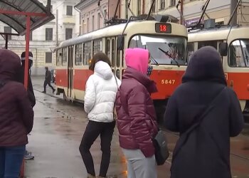 Люди на улицах, скриншот: Youtube