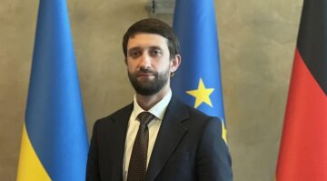 Александр Звездин