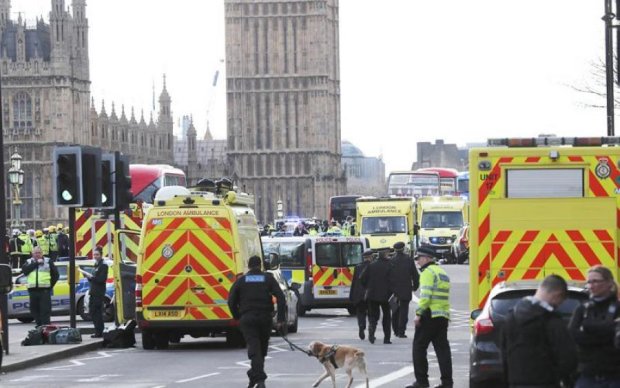 Теракт у центрі Лондона: з'явилися перші фото і відео з місця НП