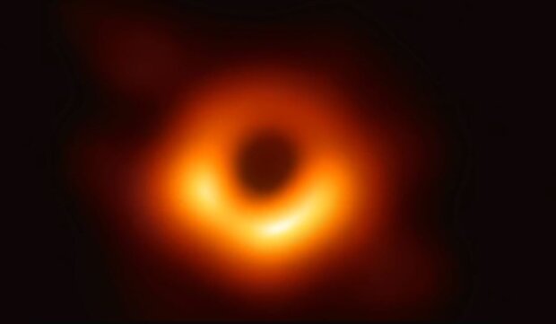 Чорна діра, скріншот: YouTube