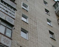Чоловік випав з балкону 9-го поверху у Кременчуці