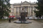 Півмільйона на наркотики: львівських медиків підловили на масштабному розпилі, схему видав один документ