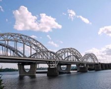 Страшнее Генуи: эксперт назвал самые опасные мосты Киева