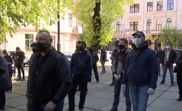 Пикеты в Черновцах, скриншот: YouTube