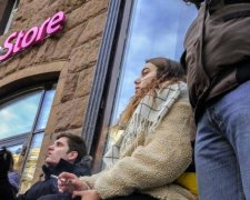 Показали, хто головний: чеченці захопили чергу за iPhone