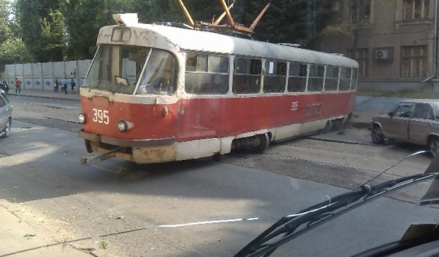 Харьковские водители трамваев смотрят фильмы во время движения (видео)