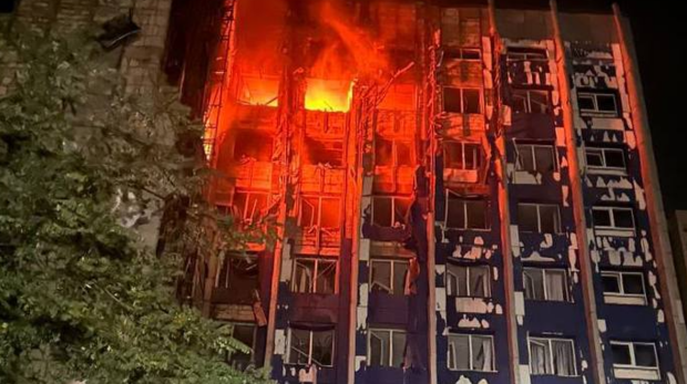 Оккупанты ночью снова ударили по Одессе: горела админздание, повреждена школа