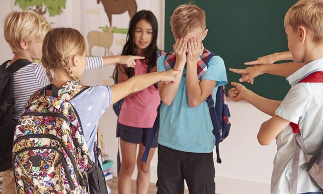 Закон про буллінг набуває чинності: українцям розкрили всі подробиці