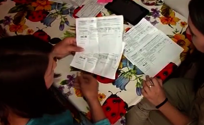 Платежки за коммуналку. Фото: скрин youtube