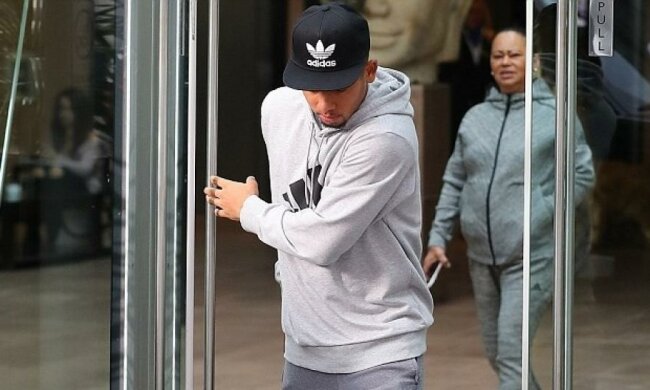 Мама Жезуса контролирует доходы сына