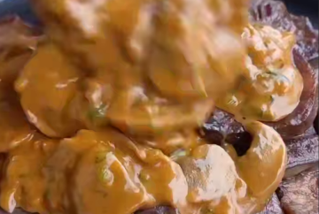 Язык в густой грибной подливке, кадр с видео