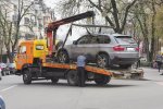 У Києві почалася масова евакуація автомобілів: не встигнете оком змигнути