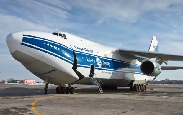 Літак Ан-124 “Руслан” російської авіакомпанії “Волга-Днепр”