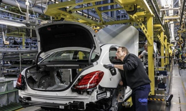 Mercedes виявив небезпечну неполадку, відкликають мільйони авто