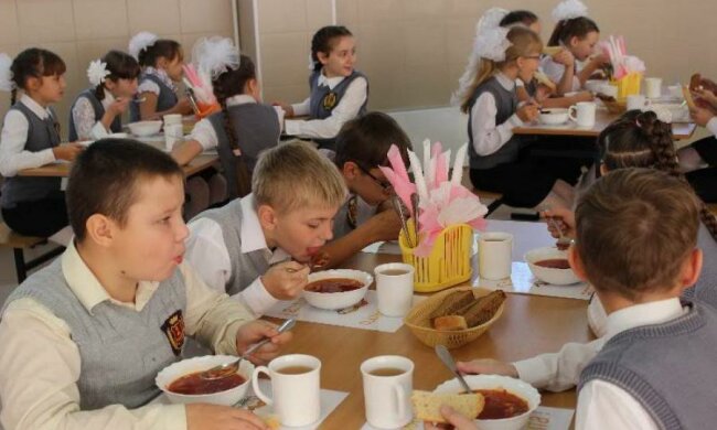 Окровавленный коридор и эвакуация вертолетом: в российской школе вновь ЧП