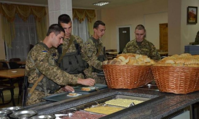 Цвіль не поїхала: чим годують майбутніх захисників України