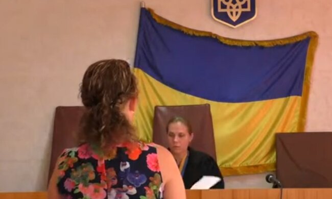 Розлучення у судовому порядку, кадр з відео