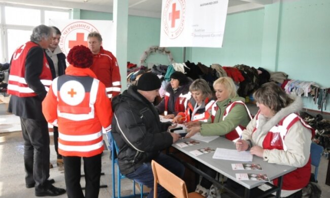 На Донбасс приехала гуманитарка Красного Креста