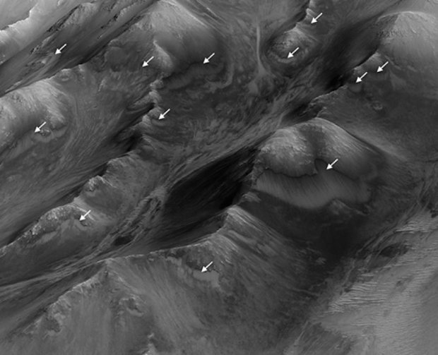 Спутник нашел реки на Марсе