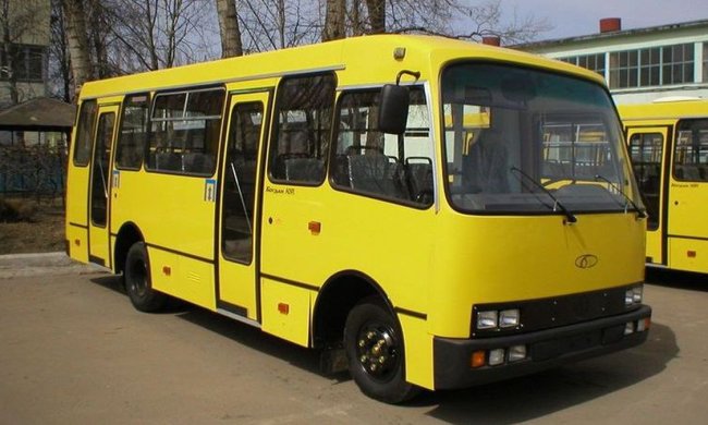 Днепровский маршрутчик надругался над баранкой: "Клеит купюры, тормозит, как бог", - люди в ужасе