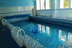 Маленьких франківчан викупають у басейні, але спочатку - лікарня