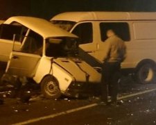 У кримській аварії кілька авто зім'яло у тунелі (фото)