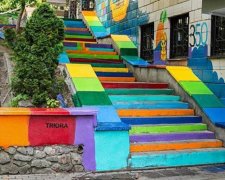 На Крещатике появилась радужная лестница (фото)