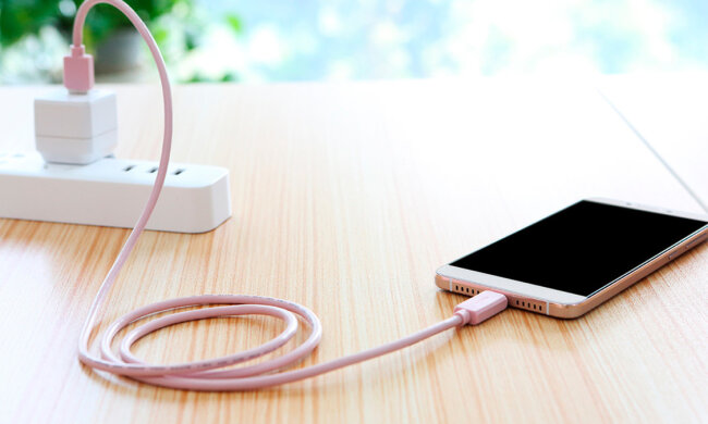 Европарламент проголосовал за единый стандарт зарядки для смартфонов, Apple не в восторге