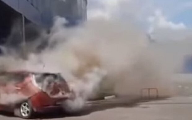 Возгорание в авто. Фото: Youtube