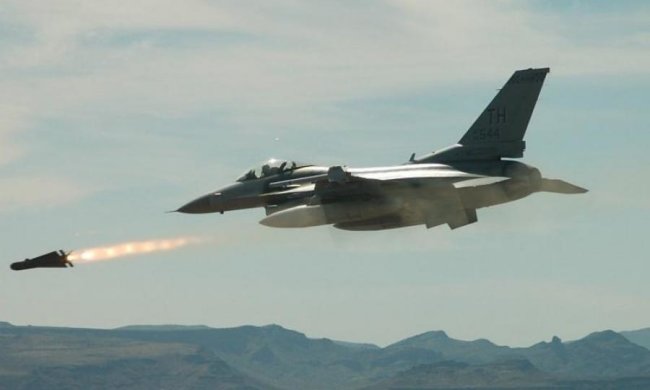 Ізраїль відповів потужними ударами на прорив кордону
