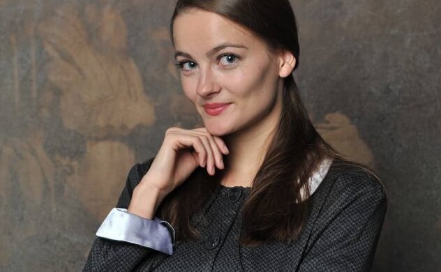 Корольова програла? Вагітна коханка Тарзана відзначила з друзями перемогу