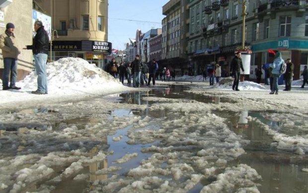 Запасайтесь резиновыми сапогами: украинцам пообещали потепление