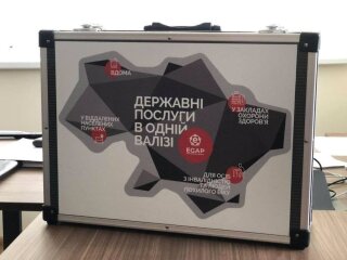 Мобільний кейс, з яким працівники ЦНАП виїжджають до заявників