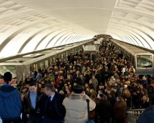 Что-то скрывают: в Москве остановилось метро