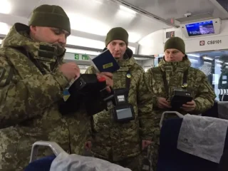 Прикордонники в поїзді