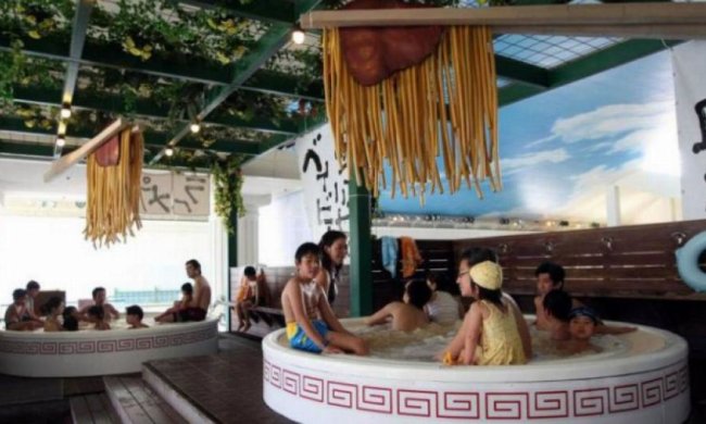 У спа-салонах Японії приймають ванни з локшини